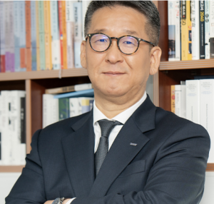 Fig 5. Professor Byung-Kwan Cho